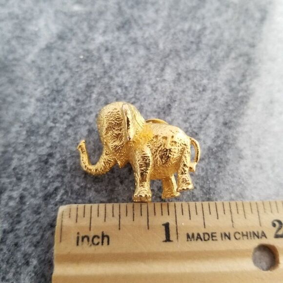Vintage Little Gold Tone Elephant Lapel Pin, Brooch, Estate - Picture 4 of 5